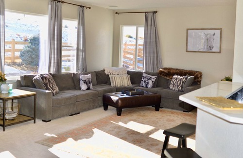 Southridge House | Mtn view cul de sac property backing to 10,000 acres of hiking/biking trails