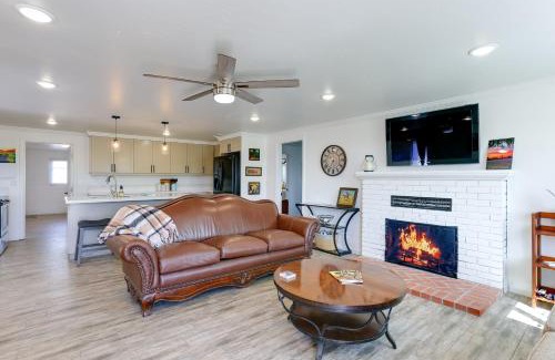 Woodlake House | Mtn-View Home with Patio and Grill in Woodlake