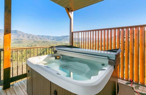 Chalet Village North Cabin | mtn view ◊ hot tub ◊ pool table ◊ theater ◊ free Dollywood tckt (Breathless)