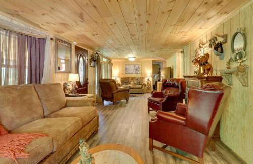 Warne House | Mtn-View Warne Cabin Hot Tub, Wine Cabinet!