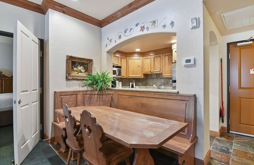 Midway Villa | Mtn Villa Retreat~Hot Spring, Skiing & Park City Villa 2018-2