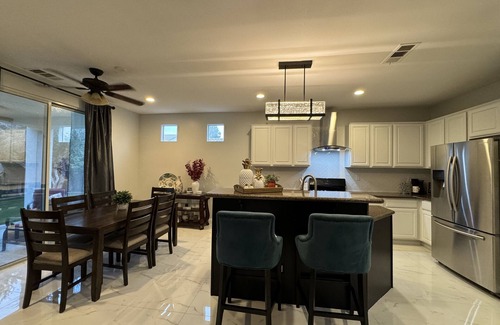 Coachella House | Muñoz Residence, Just 2 minutes away from Coachella fest - Family sized house