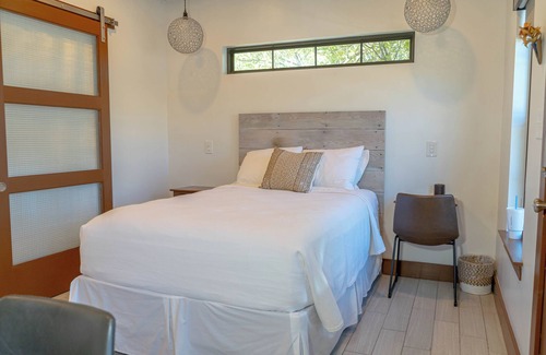 Muenster Bed & Breakfast | Muenster 1BR w/Patio | Near Wineries & Downtown