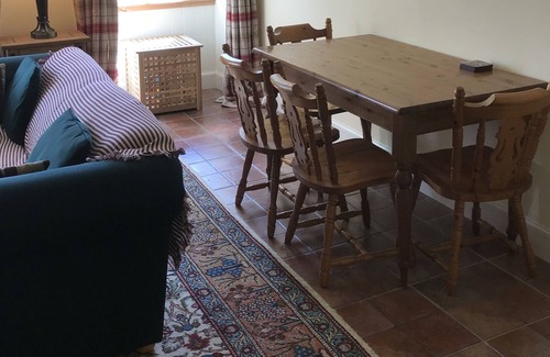 East Linton Cottage | Muirlaw House: Delightful cottage sleeps 8 ideal for family groups