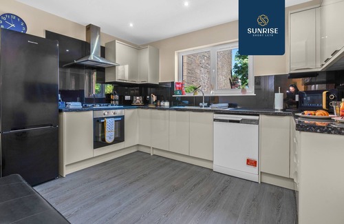 Glenisla House | Muirton 1 - 4 Rooms, 4 Large Beds