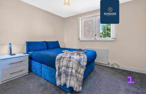 Glenisla House | MUIRTON HOUSE - INVOICE and REDUCED PRICE only via SUNRISE SHORT LETS DUNDEE, 4 Bed House, 4 Car Driveway, 2 Bathrooms, Smart TVs in every room, Fully Equipped Kitchen, Large Dining and Living Space, Rear Garden, Free WiFi, Mid to Long Stay Rates
