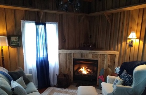 Lynchburg Cabin | Mulberry Creek Cabin welcomes you! Nestled so close to Lynchburg yet so private!
