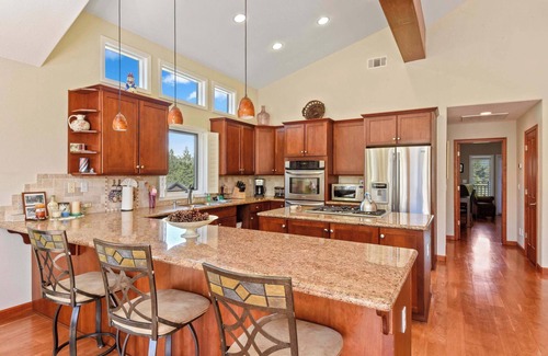Mountain View Estates House | Mule Meadows | Classy, Split level South Tahoe home!