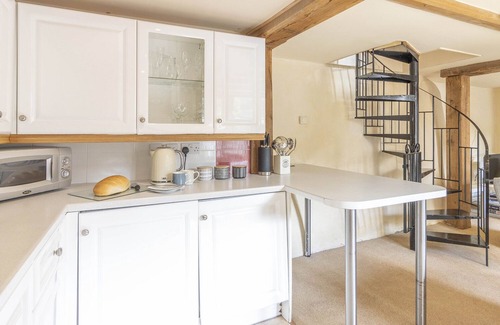 Torquay Cottage | Multi Award Winning Honeysuckle Barn, Torquay, Dogs Welcome. Allocated Parking