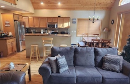 Mauston House | Multi-Family Vacation Home Near Castle Rock Lake & Wisconsin Dells