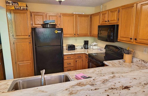 Lincoln House | Multi-level, open, AC/FP, deck, swim club. F1703 by LRS