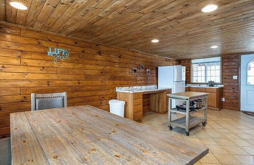 Mayfield House | Multi-unit with lake access