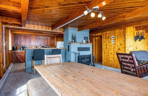 Mayfield House | Multi-unit with lake access
