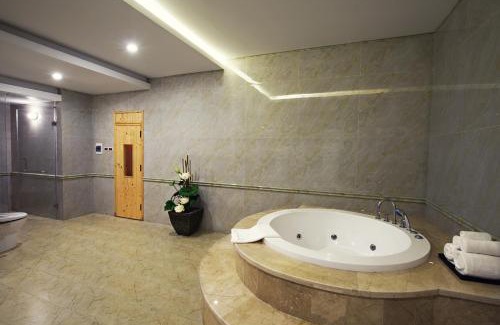 Cua Đai Hotel | Muong Thanh Holiday Hoi An Hotel