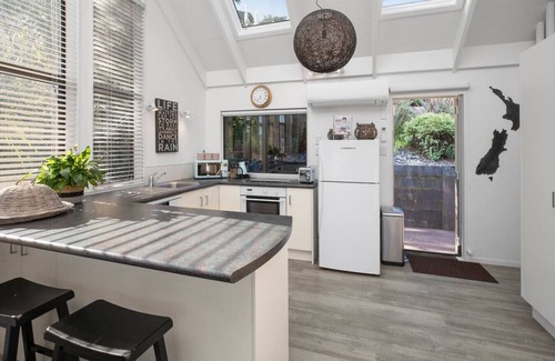 Raglan Apartment | MURITAI WATERS - incredible waterfront location
