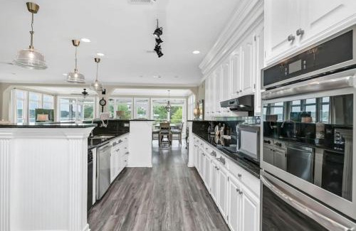 Leesville House | Murray Shores Getaway - Kayaks - Sea-Doo for Rent