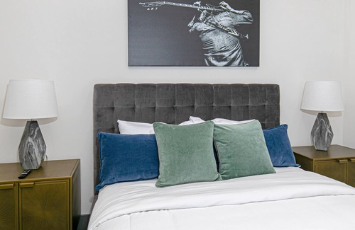 Rolling Mill Hill Condo | Muse | Central downtown condo with fast WiFi, Pac-Man, central AC & gym