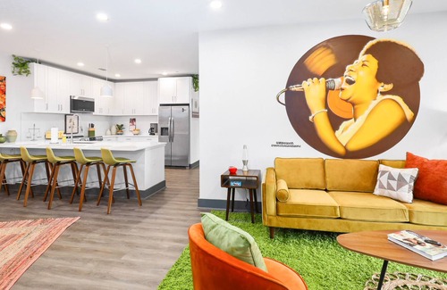 Rolling Mill Hill Condo | Muse | Retro-modern condo with city view & rooftop lounge - walk to hot spots