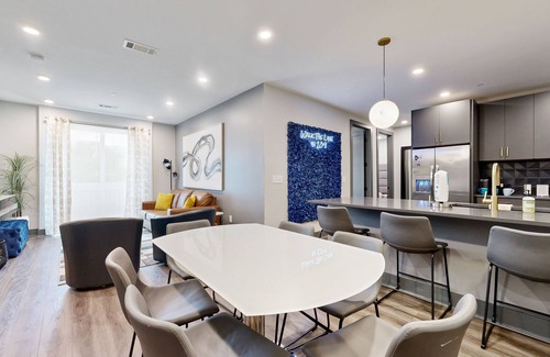 Rolling Mill Hill Condo | Muse | South Downtown Music City condo with balcony, gym & central A/C