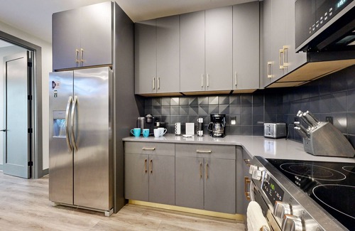 Rolling Mill Hill Condo | Muse | South Downtown Music City condo with balcony, gym & central A/C