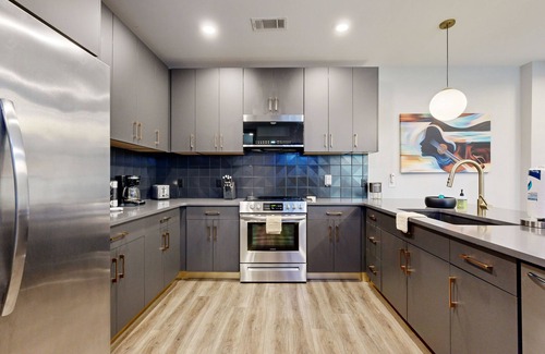 Rolling Mill Hill Condo | Muse | South Downtown Music City condo with balcony, gym & central A/C