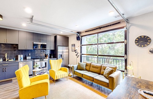 Rolling Mill Hill Apartment | Muse - The Flat - upscale condo near top attraction with a rooftop lounge & gym