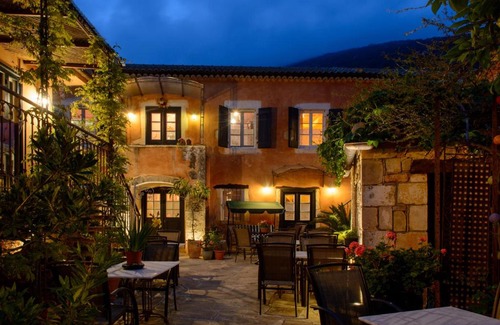 Faraklata Hotel | Museum Hotel George Molfetas