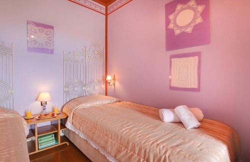 Faraklata Hotel | Museum Hotel George Molfetas