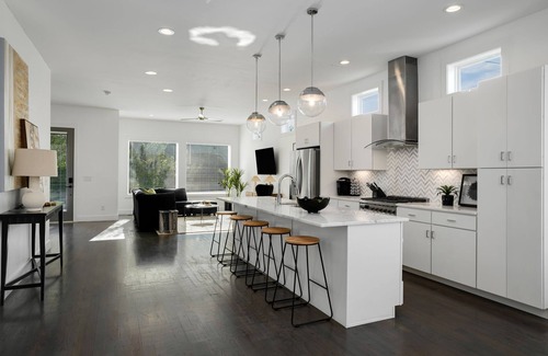 Berry Hill House | Music City Dream-Spacious w/7 Beds, Balcony, Fire