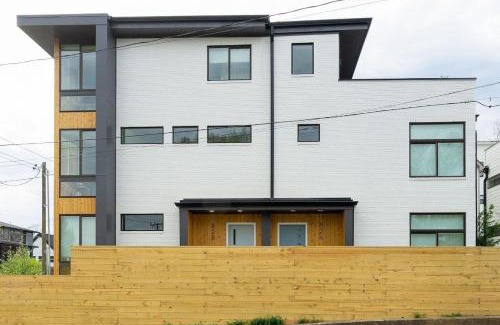 East Nashville House | Music City Smile (826/828)