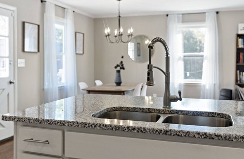 Madison House | Music Inspired Home/Spacious/Conveniently Located