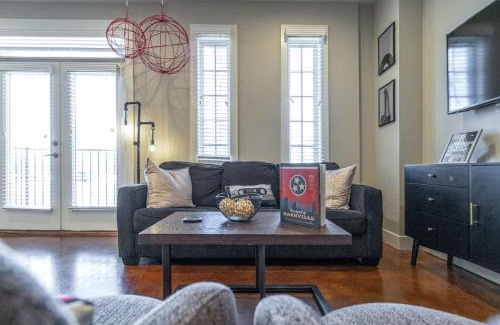 West End House | Music Row Nashville King Beds Keyless Entry