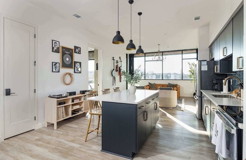 Edgehill Condo | Music Row, Pool, Rooftop Deck, Balcony, Gym