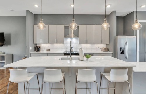 East Hill Condo | Music Row Retreat 1035-Sleeps 10