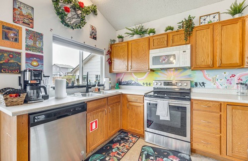 Fountain House | Music Themed 3-bedroom house with WiFi, AC and easy access to FT Carson