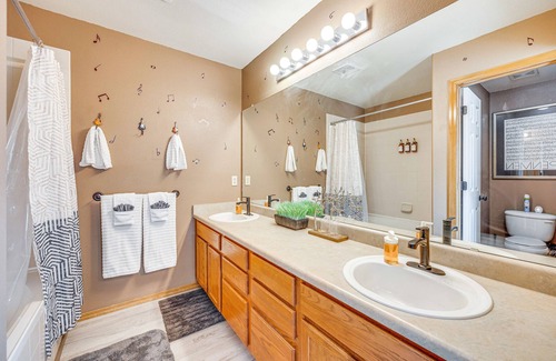 Fountain House | Music Themed 3-bedroom house with WiFi, AC and easy access to FT Carson