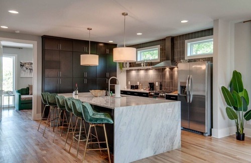 Hadley - Washington House | Music Themed Rooftop Deck & Game Room in Nashville
