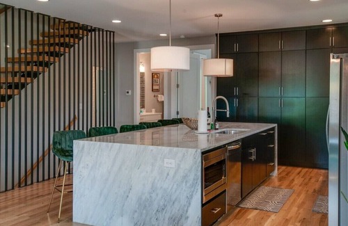 Hadley - Washington House | Music Themed Rooftop Deck & Game Room in Nashville