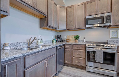 Cincinnati House | Musketeer Manor ~ 5 bedrooms & 4.5 baths off street parking & central location!