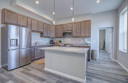 Cincinnati House | Musketeer Manor ~ 5 bedrooms & 4.5 baths off street parking & central location!