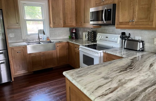 Gravenhurst Cottage | Muskoka Charm-Beautiful four bedroom cottage