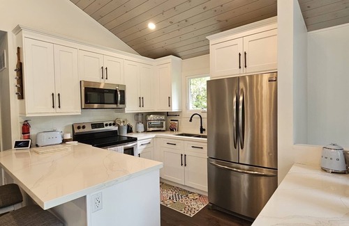 Bracebridge Cottage | Muskoka River Retreat - Where Nature Meets Elevated Comfort