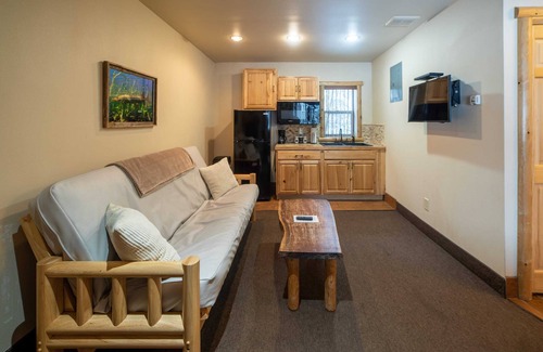 Indian River House | Musky Lodge at The Totem Lodges