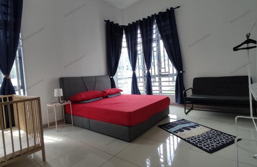 Malacca City House | MUSLIM ONLY-Rumah Anas Anis Homestay with Pool