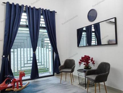 Malacca City House | MUSLIM ONLY-Rumah Anas Anis Homestay with Pool