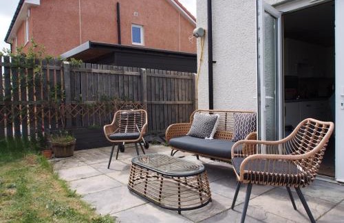 Musselburgh Apartment | Musselburgh - Spacious Family-Friendly Home with Garden and Office