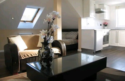 Brooklands Apartment | Must See, Modern Cosy Private Studio in Romford with WiFi