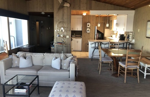 Freeland Cabin | Mutiny Bay Waterfront