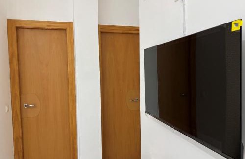 Nervion Apartment | Muy bonito apartamento en Nervión de dos habitaciones y dos baños con patio privado