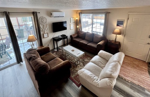 Baker City House | MVH - Your Home Away From Home! Cute 3 bedroom, Pet Friendly